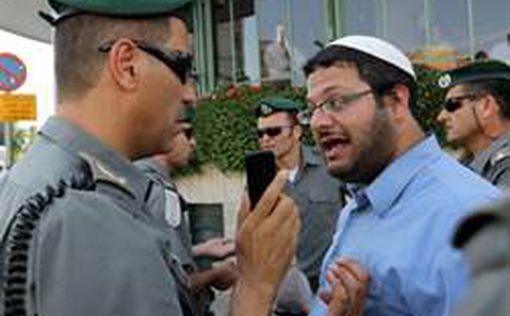 Израильский адвокат остановил полицейский конвой ПА