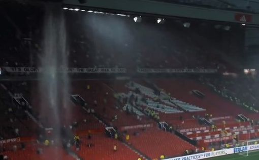 Настоящие водопады на стадионе "Манчестер Юнайтед"