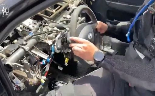 Невероятное видео: машина без приборной панели и с оторванным рулем на шоссе №4