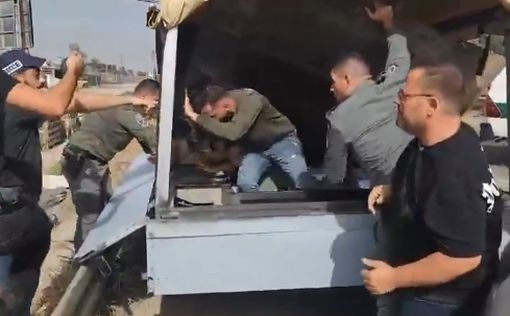Палестинских нелегалов нашли под полом грузовика