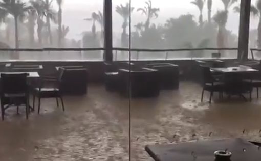 Наводнения на юге, в Эйлате обрушилась крыша отеля