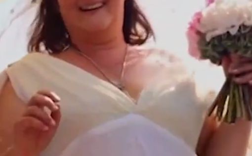 Женщина из Австралии празднует годовщину свадьбы с мостом