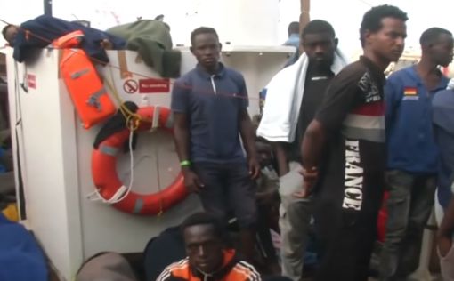 Мальта спасла 112 нелегалов из Африки с затонувшей лодки