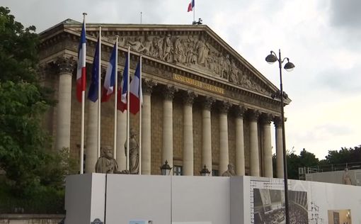 Парламент Франции эвакуировали из-за белого порошка