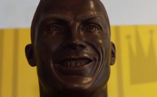 В Португалии создали фигуру Роналду из шоколада