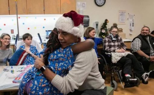 Барак Обама поздравил больных детей в образе Санты