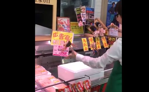 Сеть покорил японский продавец с левитирующими крабами
