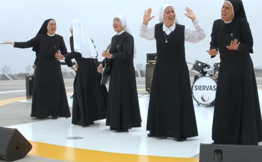 11 католических монахинь стали звездами рока