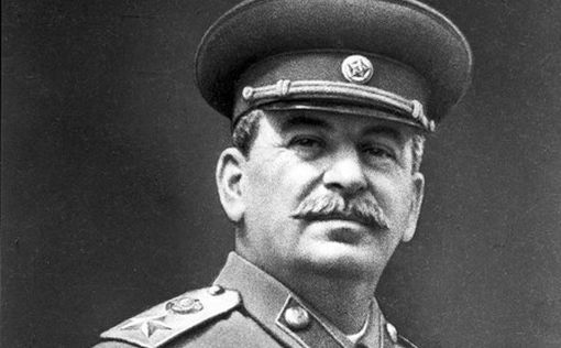 Выпускникам в США подарили альбомы со Сталиным и Гитлером