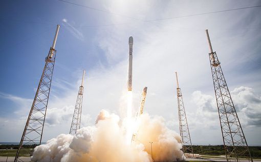 SpaceX запустила Falcon 9 со спутниками