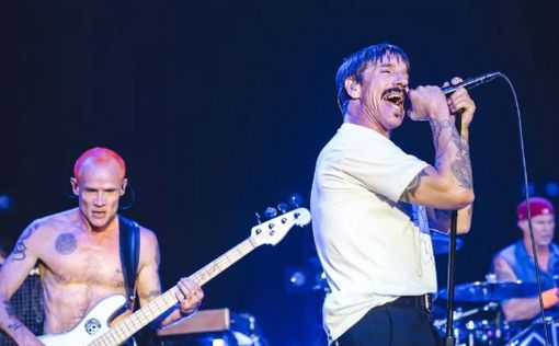 Легендарные Red Hot Chili Peppers спели у египетских пирамид