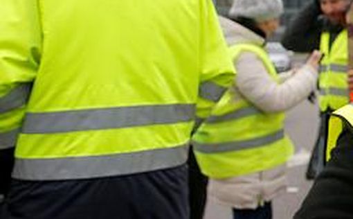 “Желтые жилеты” грабят магазины и кидают камни в полицию