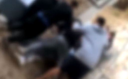 Видео: подростки избили полицейских в Модиине
