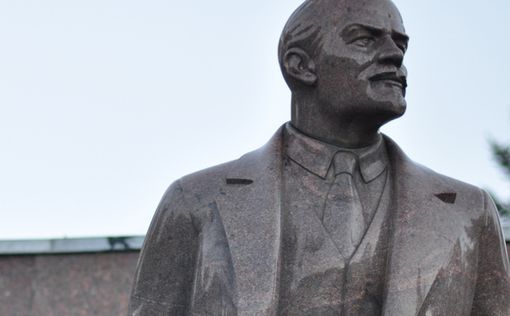 В Украине продали с молотка памятник Ленину