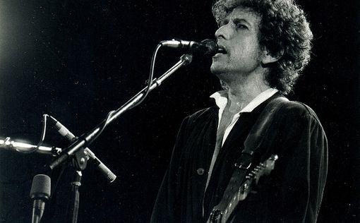 Боб Дилан принял Нобелевскую премию по литературе