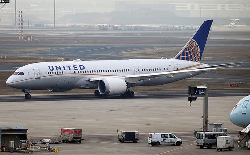 "Изгнанный" пассажир лайнера United подал иск в суд