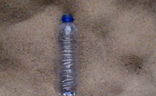 Люди могут следить за стримом разложения бутылки 450 лет