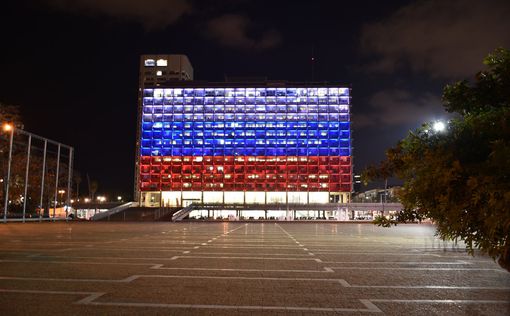 Мэрию Тель-Авива осветили в цвет флага РФ
