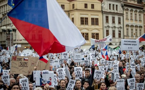 Протесты в Праге – 250 тысяч человек вышли на улицы