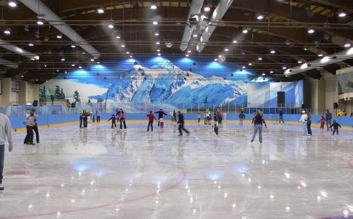 Где покататься на коньках в Москве?