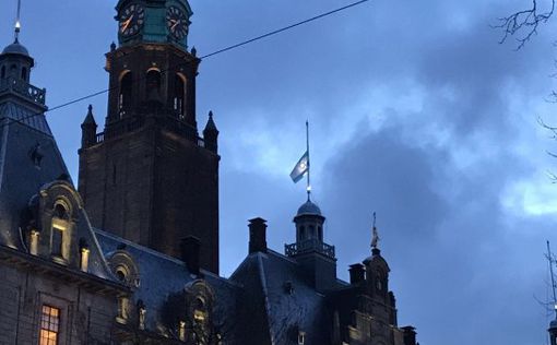 Мэр-мусульманин вывесил над мэрией Роттердама флаг Израиля