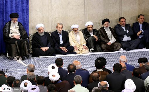 Хаменеи: войны с Америкой не будет