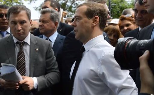 Медведев - крымским пенсионерам: денег на пенсии нет