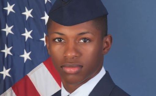 США: полицейский застрелил темнокожего военного
