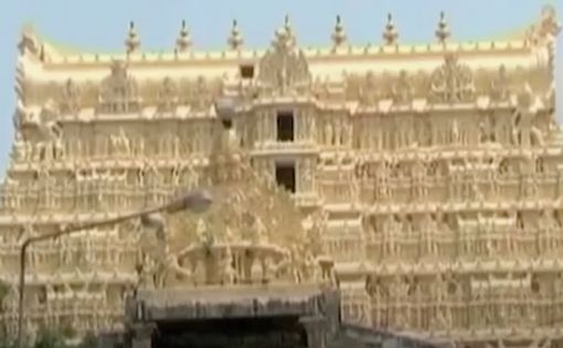 Потомки правящей династии в Индии заполучили древний храм