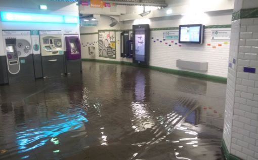 Парижское метро затопило из-за сильных ливней