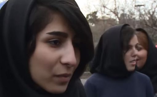 Иранские женщины стригут волосы и переодеваются мужчинами