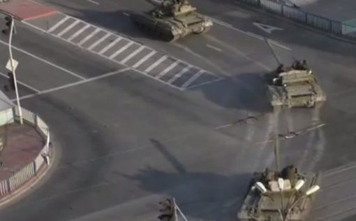 В Луганск вошла колонна военной техники "ополченцев"