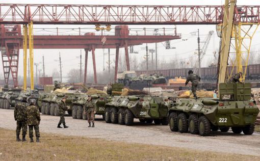 Турчинов: Украина не будет вводить войска в Крым