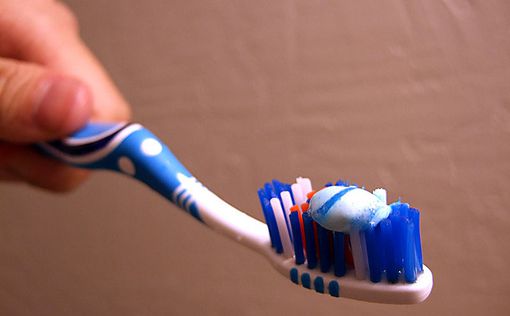Ученые: зубная паста может принести вред огранизму человека
