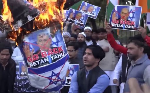 Видео: в Индии жгут чучела Нетаниягу и флаги Израиля