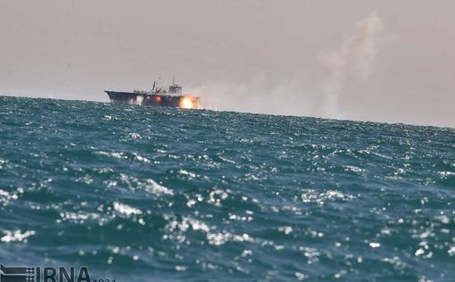 Иранские катера отработали уничтожение авианосца