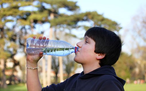 Ученые советуют детям пить только воду