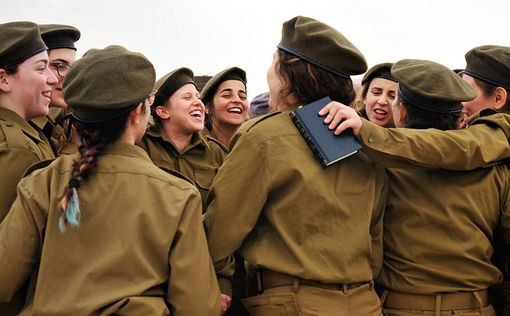 Палестинцы гонялись за пятью девушками из боевой части