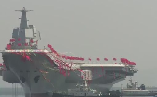 Китай построил и спустил на воду свой первый авианосец