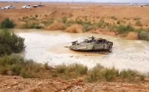 Потоп в Негеве: танк ЦАХАЛа ушел под воду