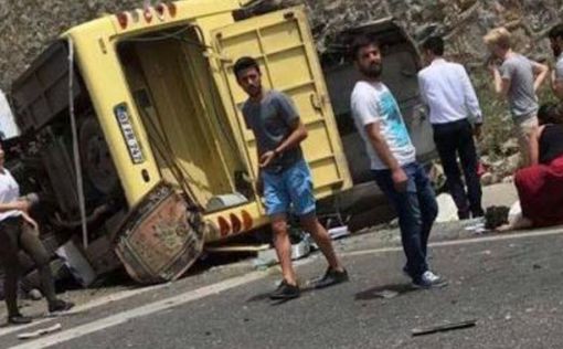 В Турции разбился автобусом с туристами