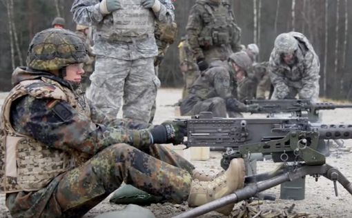 Немецкие солдаты пройдут курс по "сексуальной ориентации"
