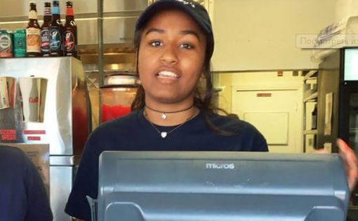 Дочь Обамы работает официанткой