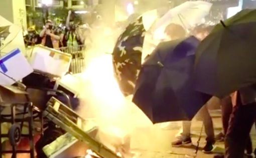 Эскалация протестов: поджоги полицейских участков в Гонконге