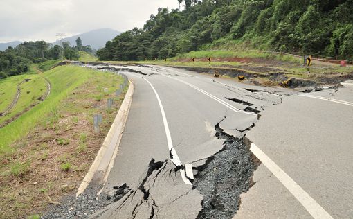 Мощное землетрясение в Китае: погибли 13 человек