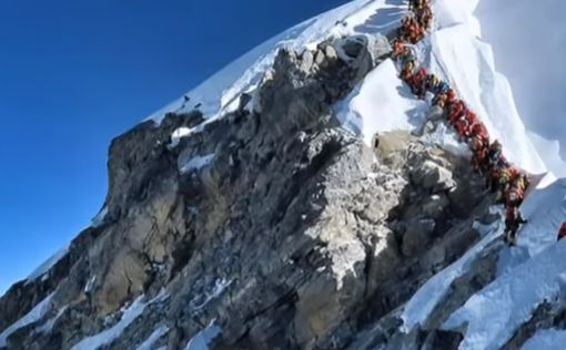 На Эвересте погиб восьмой альпинист за текущий сезон