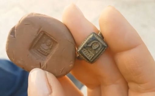 В Израиле нашли 700-летний перстень с Санта-Клаусом