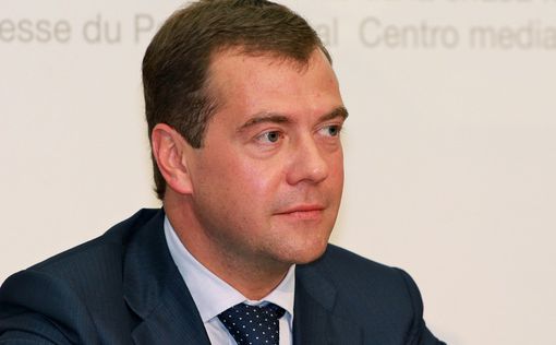 Медведев снял запрет на чартеры в Турцию