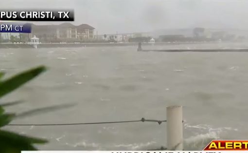 Видео: первые кадры урагана "Харви"