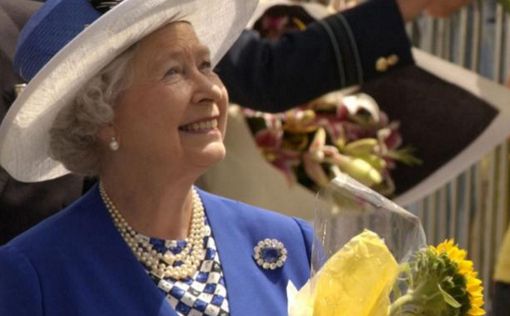 СМИ: Елизавета II отрекается от престола